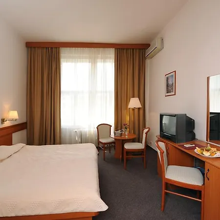 Hunguest Platanus Hotel 3*